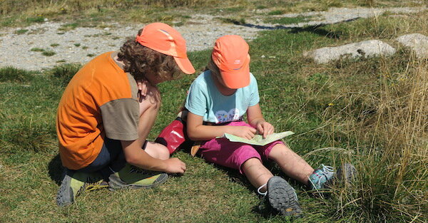 Kinder im Gras | © DAV Neu-Ulm